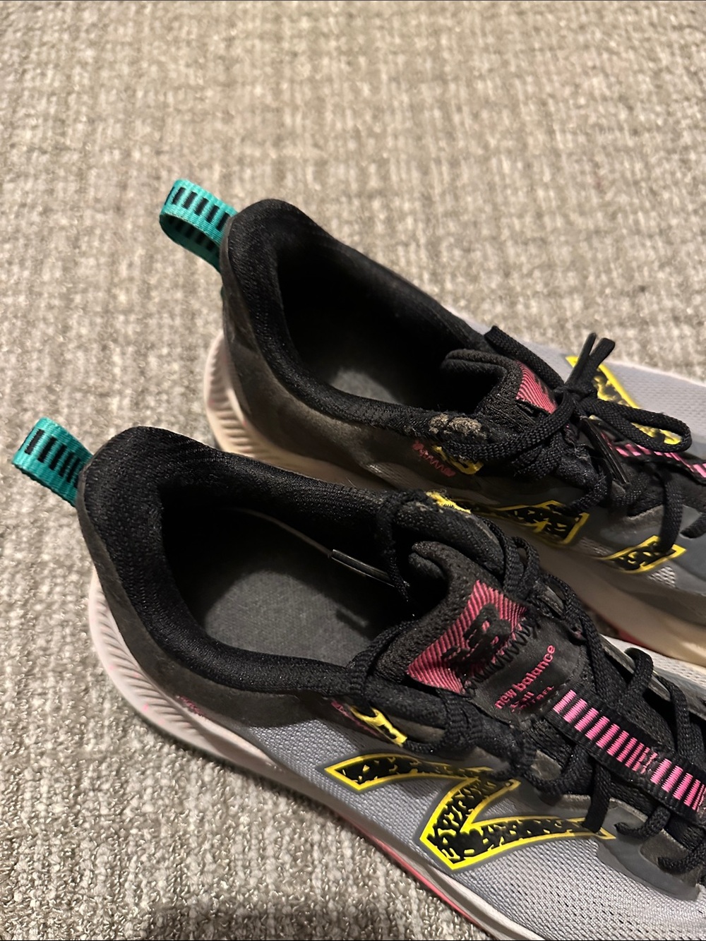 New Balance Women's Gray, Pink & Yellow Athletic Running Shoes Size 6 - Picture 2 of 3